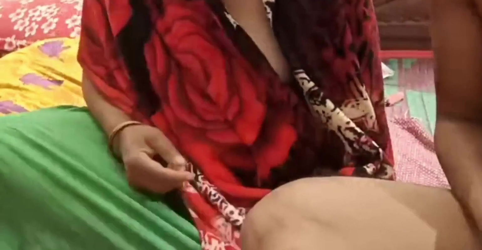 Desi Muslim bangaladeshi couple dirry talk boobs pressing