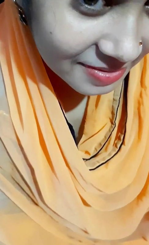 Feeling so hot you can touch my pussy