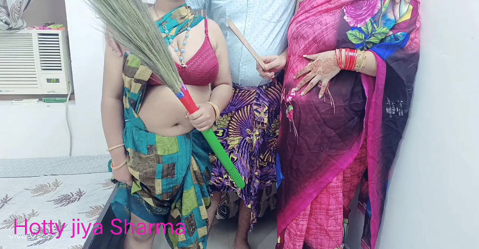 XXX Beautiful Indian aunty shared his husband with maid!! Desi latest 2024 hot threesome sex