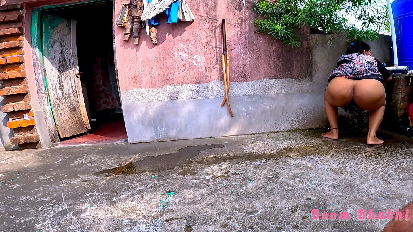 indian bhabhi standing pee