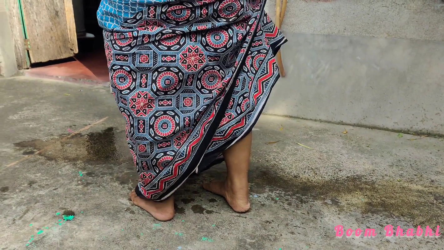 indian bhabhi standing pee