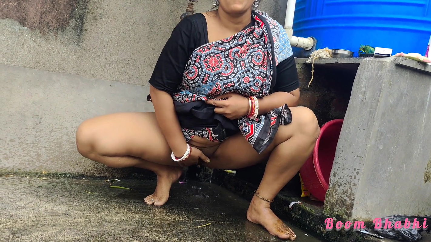 indian bhabhi standing pee