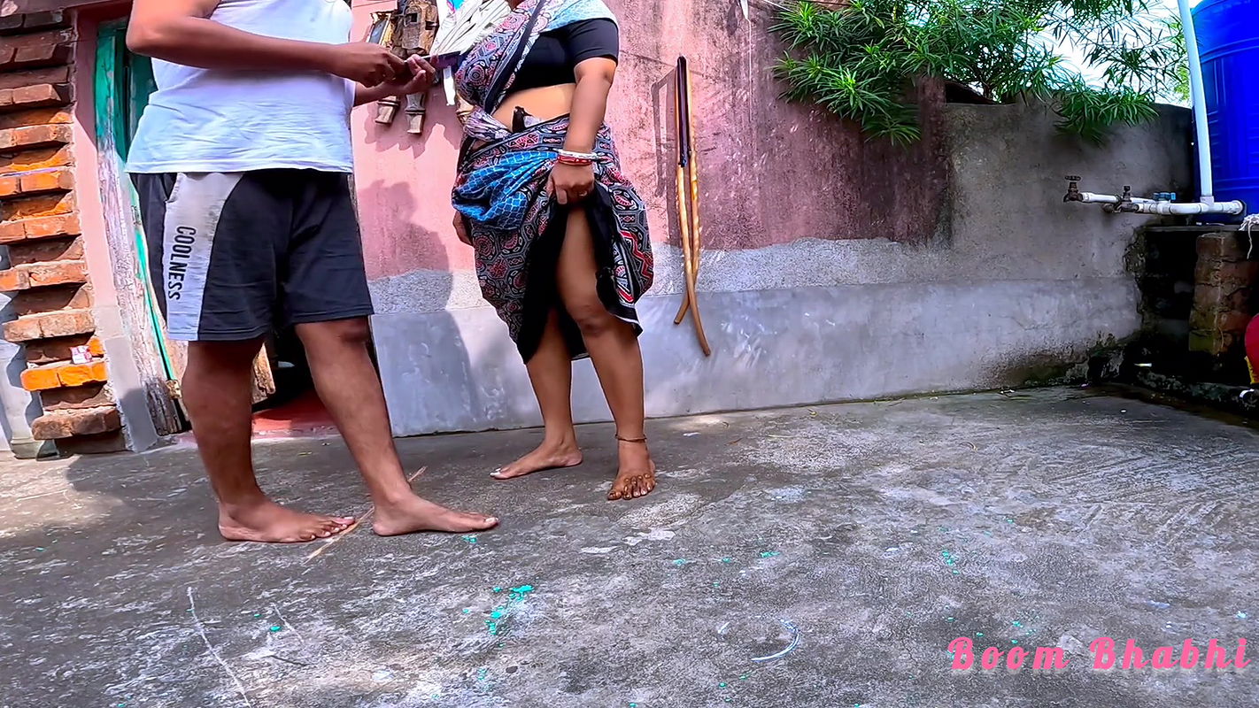 indian bhabhi standing pee