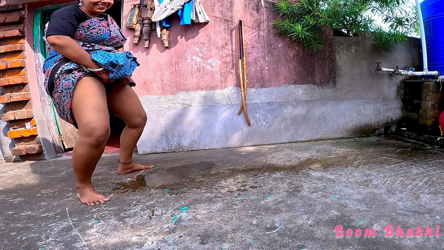 indian bhabhi standing pee