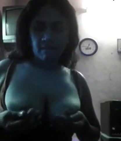 Lankan Wife Showing Boobs