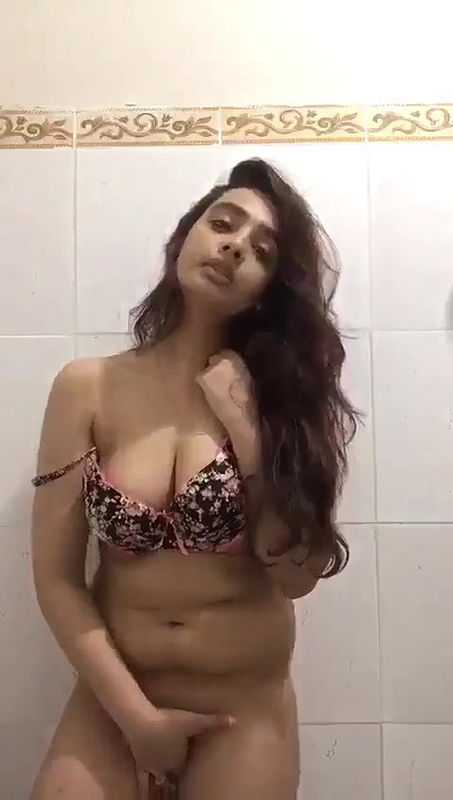 Beautiful Cute Bhabi Showing