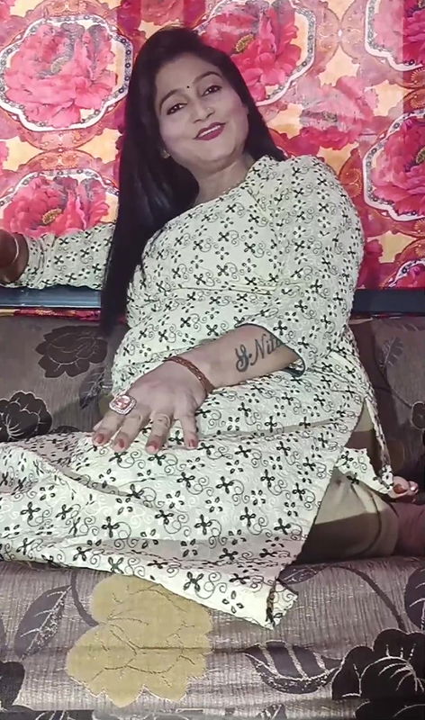 Sexy Aunty Shows Her Nude Body