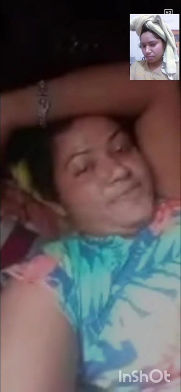 Sexy Aunty Showing Boobs and Pussy