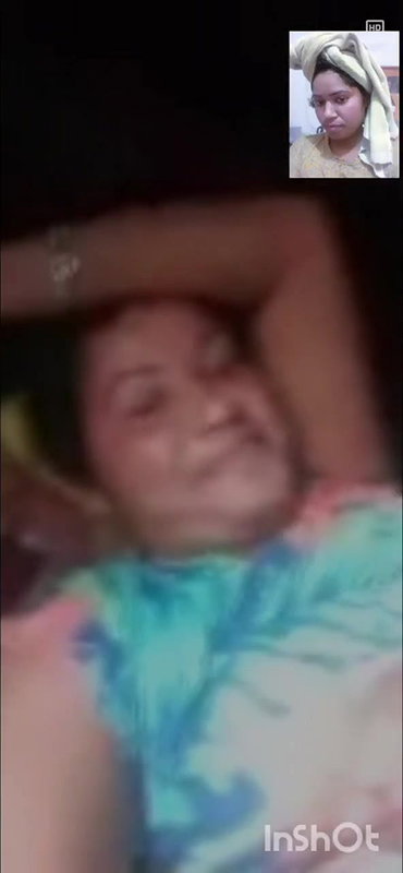 Sexy Aunty Showing Boobs and Pussy