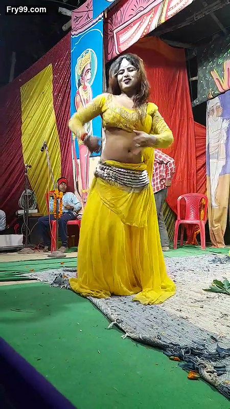 Big navel girl hot dance