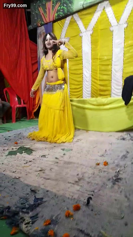 Big navel girl hot dance