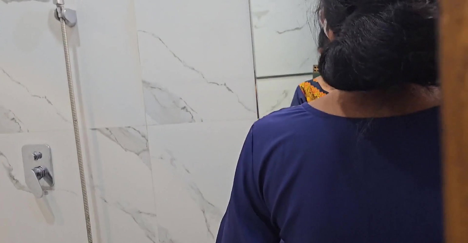 Beautiful Girlfriend Bathroom Sex