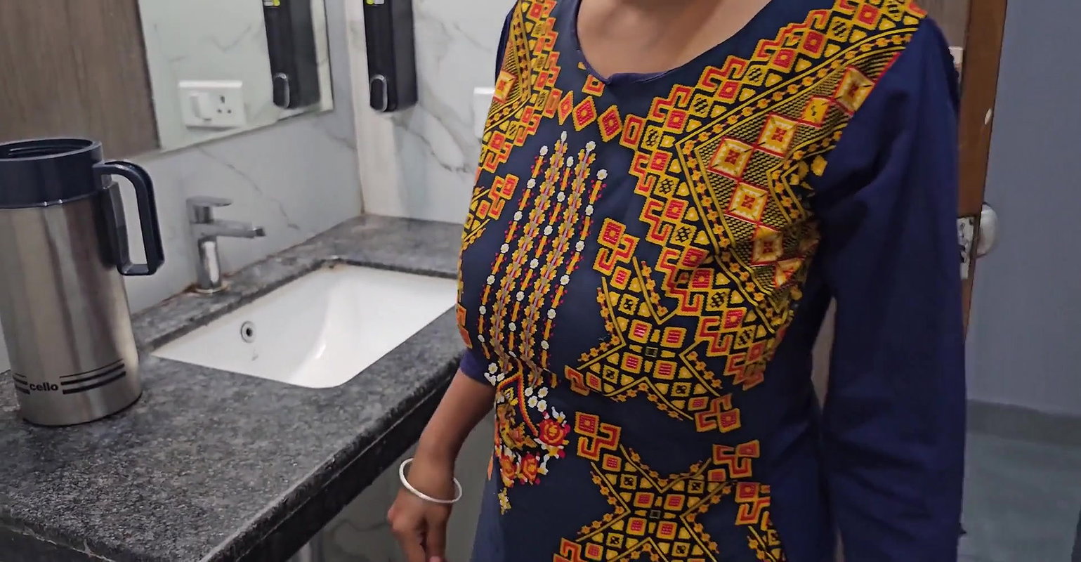 Beautiful Girlfriend Bathroom Sex