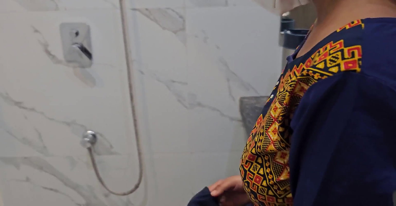 Beautiful Girlfriend Bathroom Sex