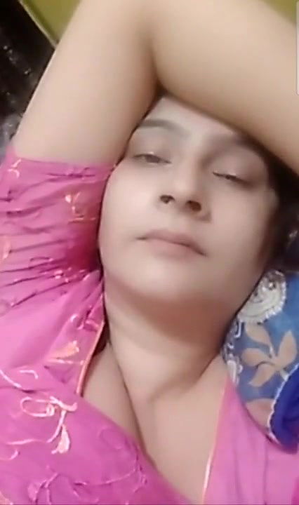 Paki wife Showing Her Nude Body