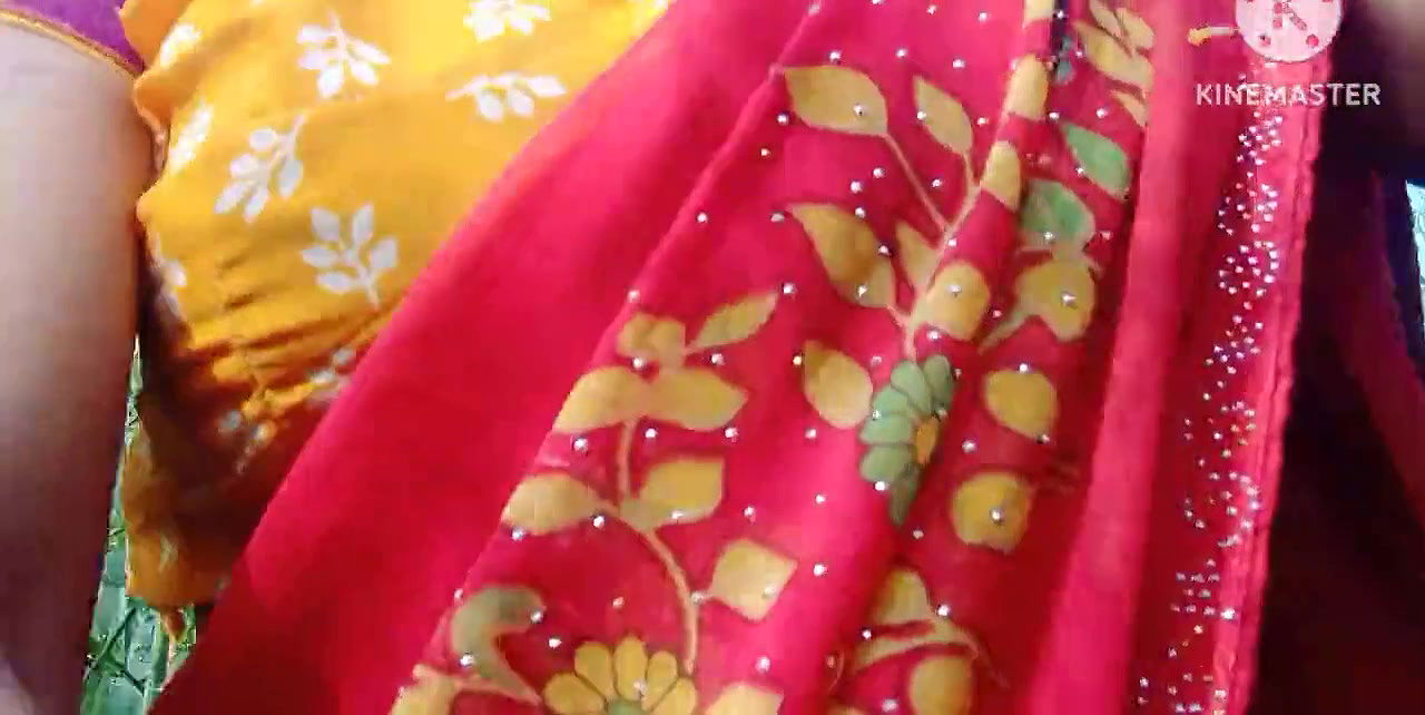 Indian desi bhabi sarso ki khet me apne cute me rasilii pani