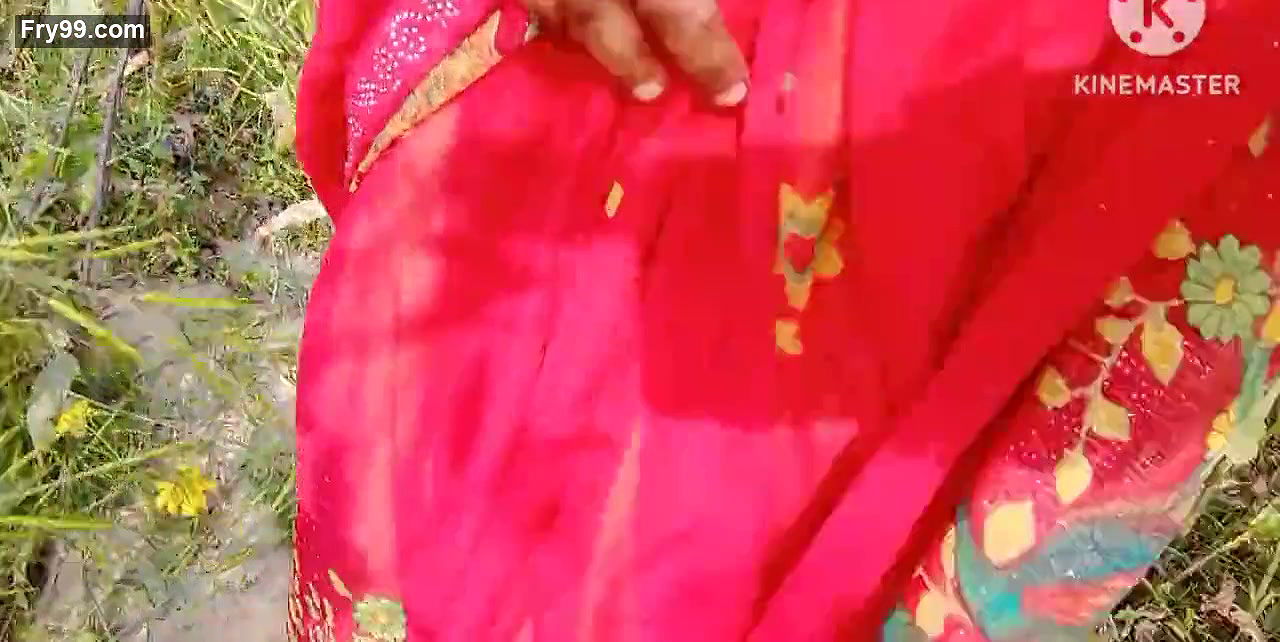 Indian desi bhabi sarso ki khet me apne cute me rasilii pani