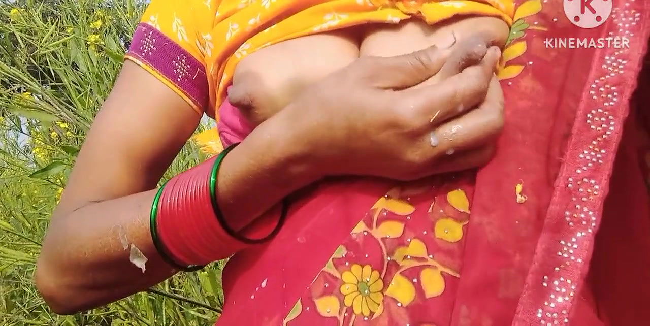 Indian desi bhabi sarso ki khet me apne cute me rasilii pani