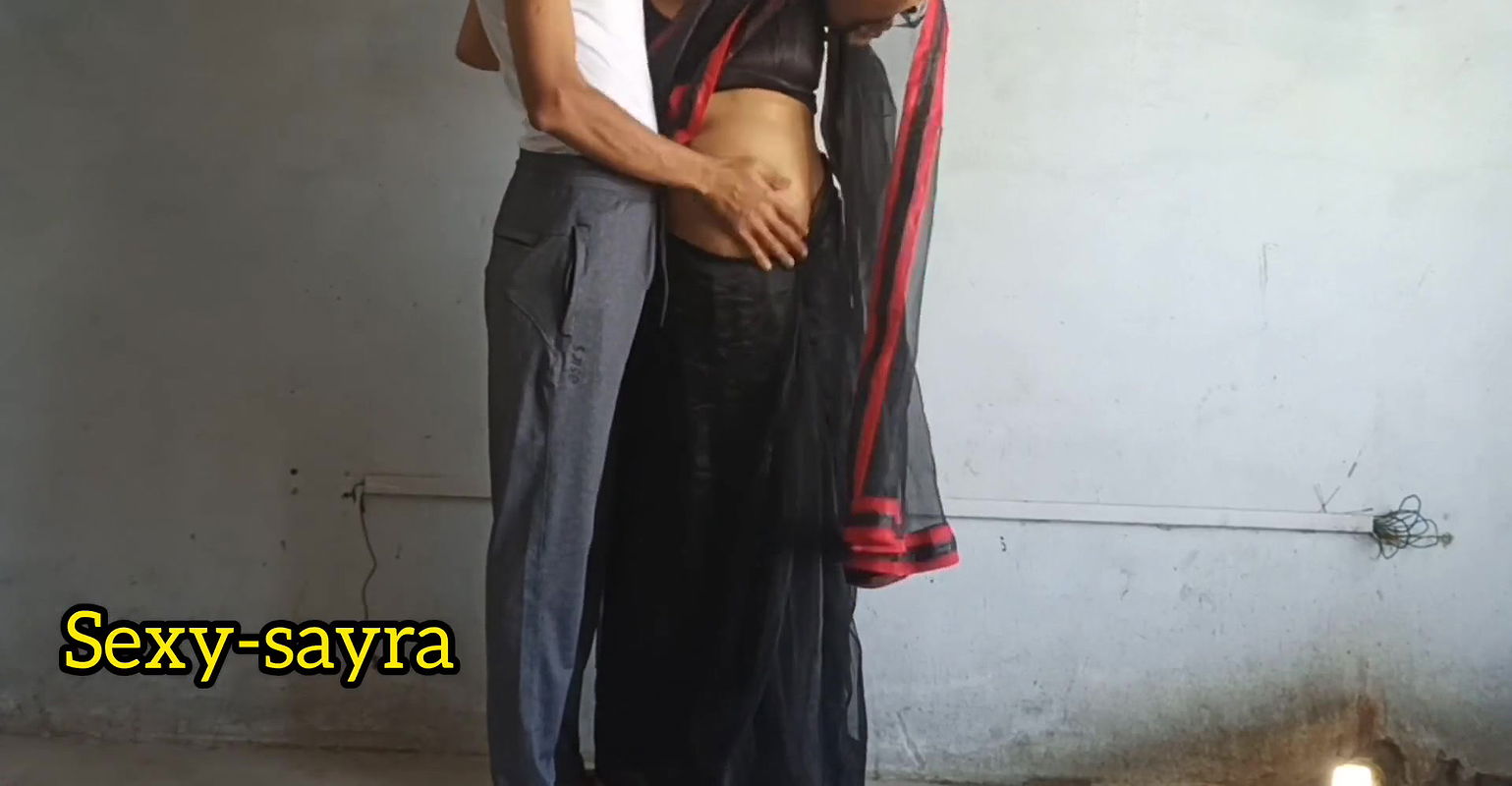 Padosi ne Meri saree utha choda