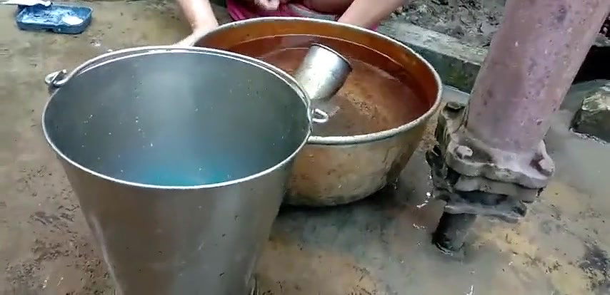 Sexy Sister-in-law’s Pissing