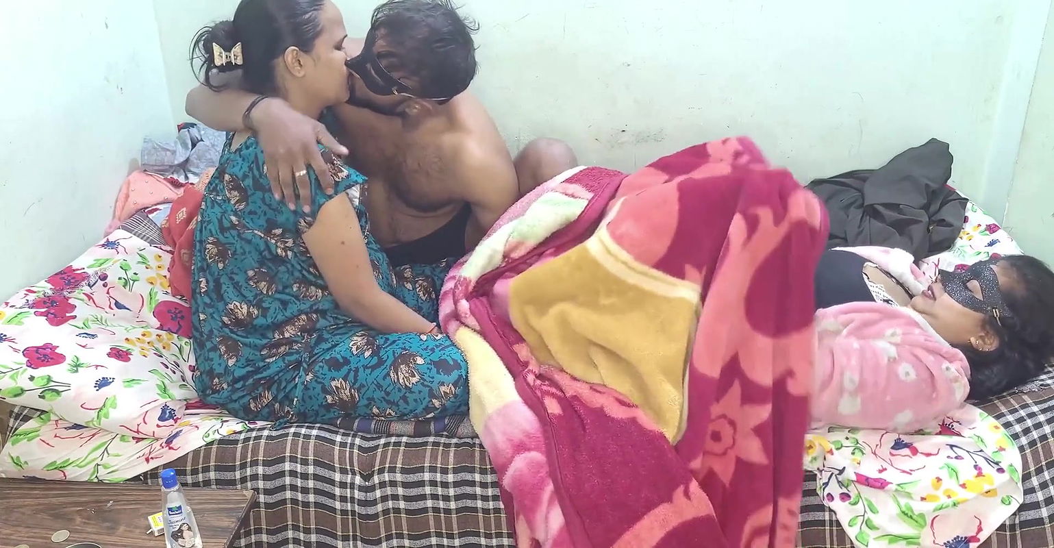 Tharki baap Ne Beti Ke Sath uski Ladki Ko bhi Choda threesome hindi audio