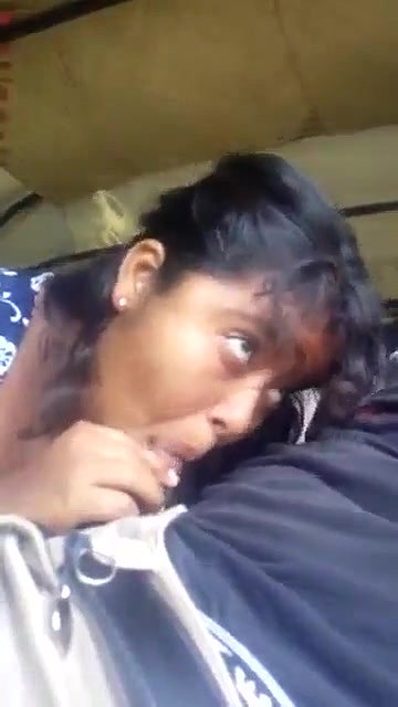 Blowjob in autorikshaw