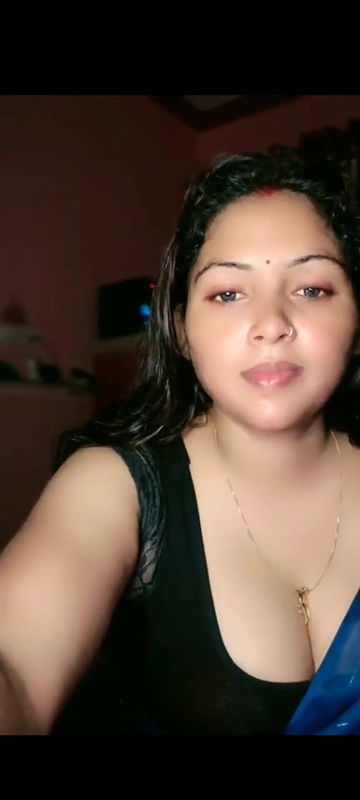 Desi bhabi hot boobs