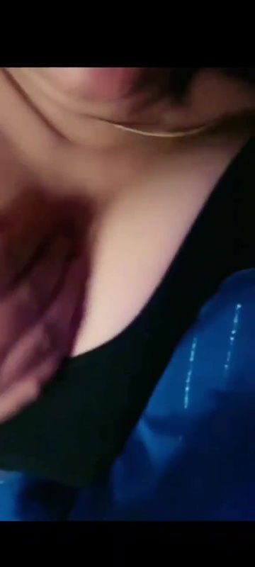 Desi bhabi hot boobs