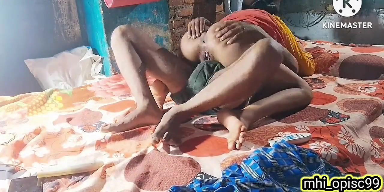 Band kamre mein fufa ne bua ko choda ghodi banakar