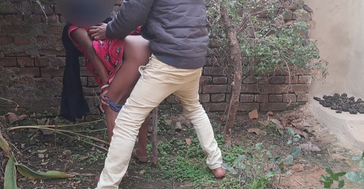 Bhabhi ki Ko Ghar Ke Bahar Me Pela