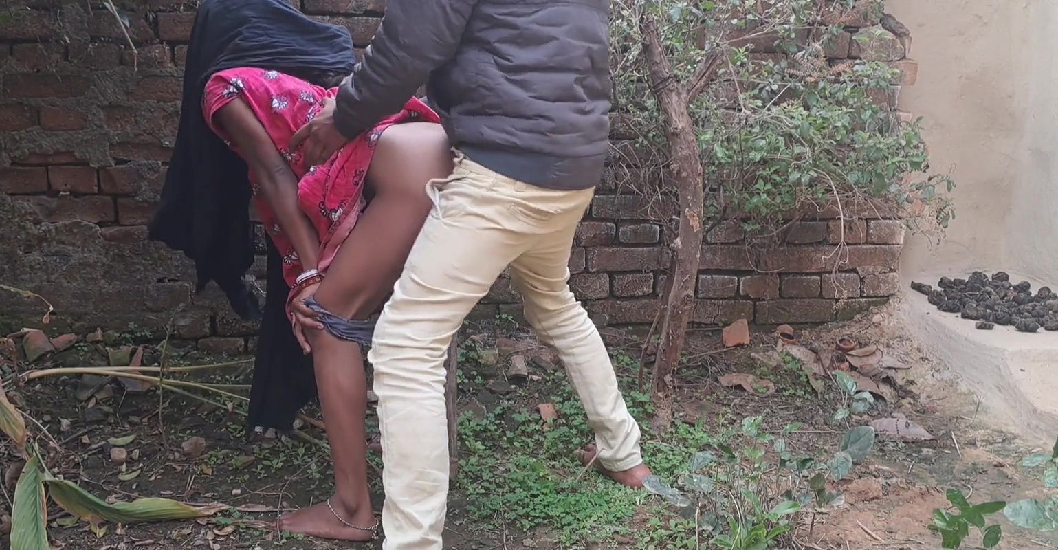 Bhabhi ki Ko Ghar Ke Bahar Me Pela