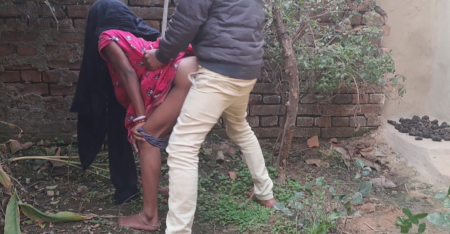 Bhabhi ki Ko Ghar Ke Bahar Me Pela