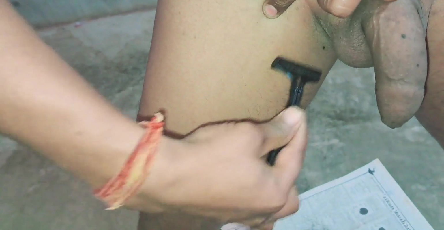 Chudai se pahale Dick k baal trimmer se triming