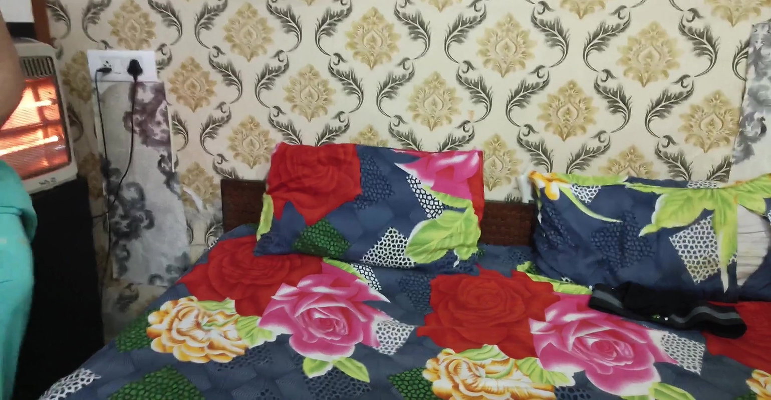 Indian Chachi is naked and salute the cock of her while talking dirty in hindi