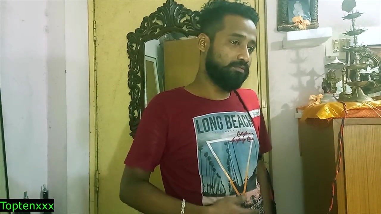 Delivery boy hot milf bhabhi ko accha se chode mal nikala