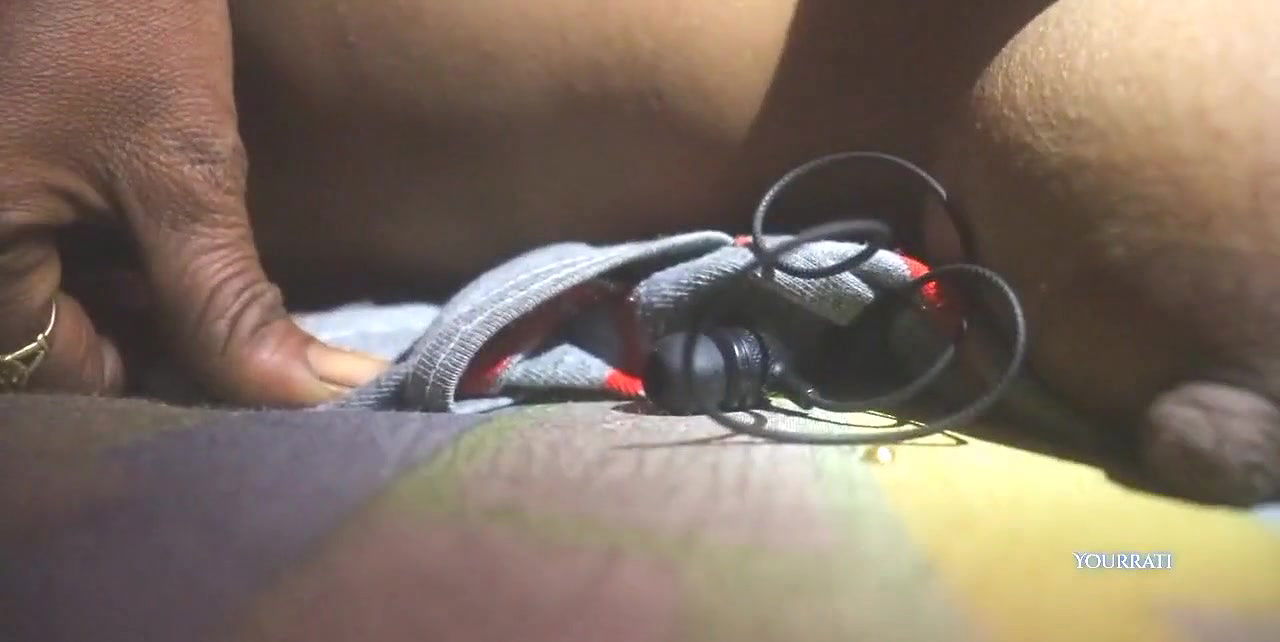 INDIAN DIRTY GIRL FUCKED BY HUGE COCK, Desi Indian sex clear Hindi voice, Shere bed in, fuck in winter night with Hard