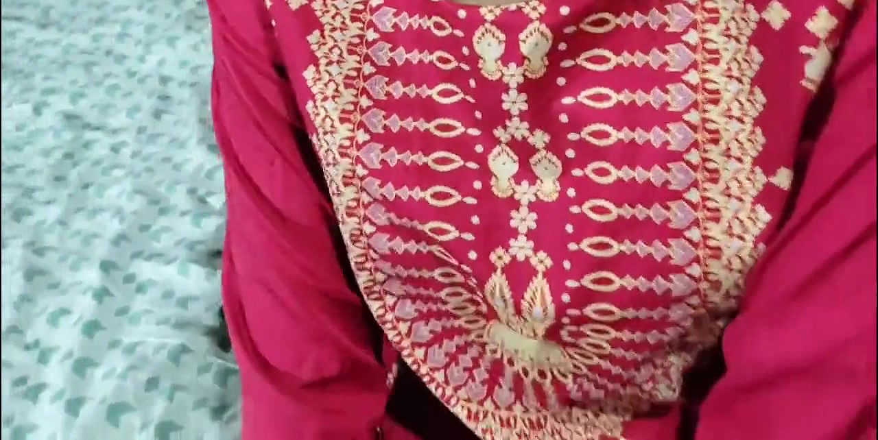 Jab mood bigda to stepsister ko hi chodne laga