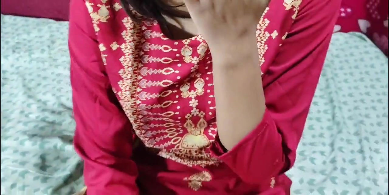 Jab mood bigda to stepsister ko hi chodne laga