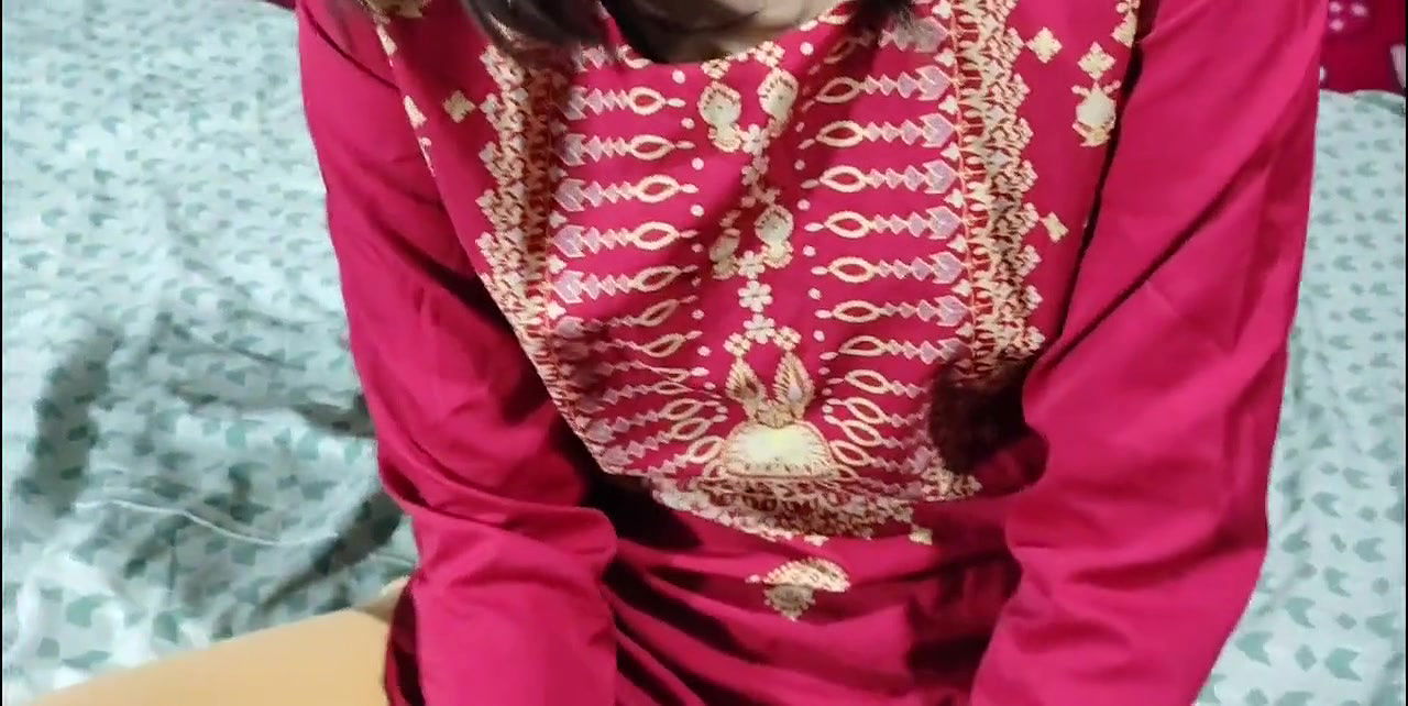 Jab mood bigda to stepsister ko hi chodne laga