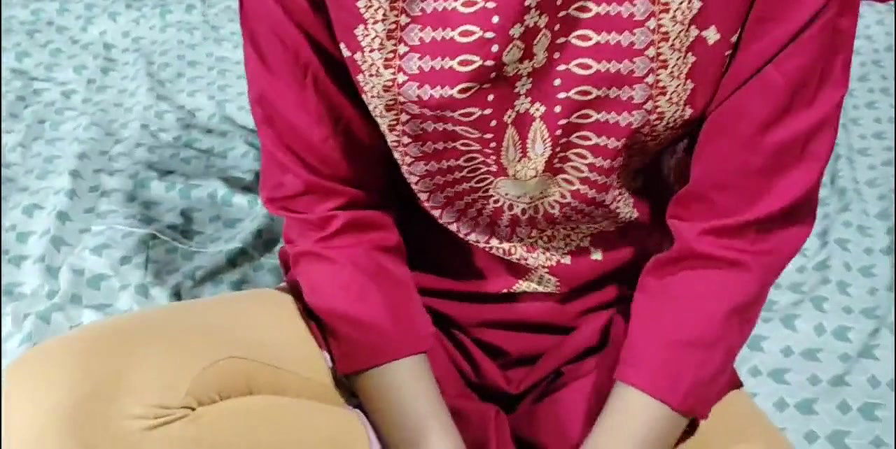 Jab mood bigda to stepsister ko hi chodne laga