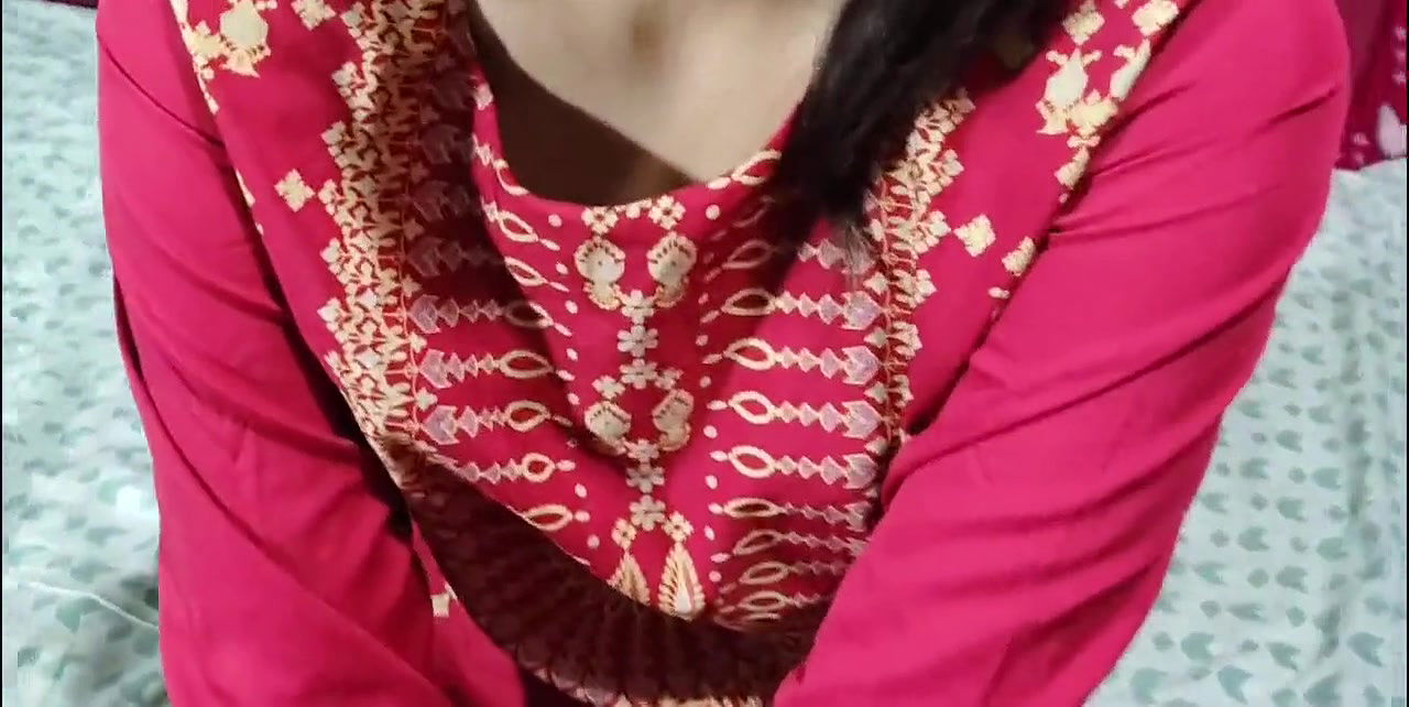 Jab mood bigda to stepsister ko hi chodne laga