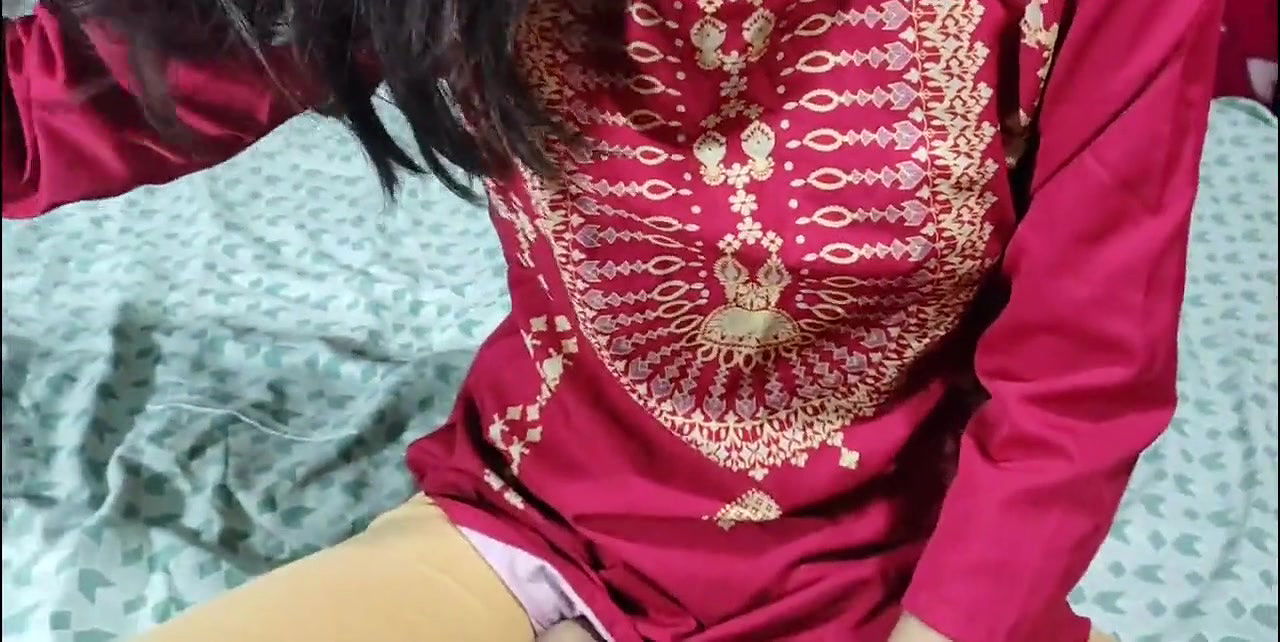 Jab mood bigda to stepsister ko hi chodne laga