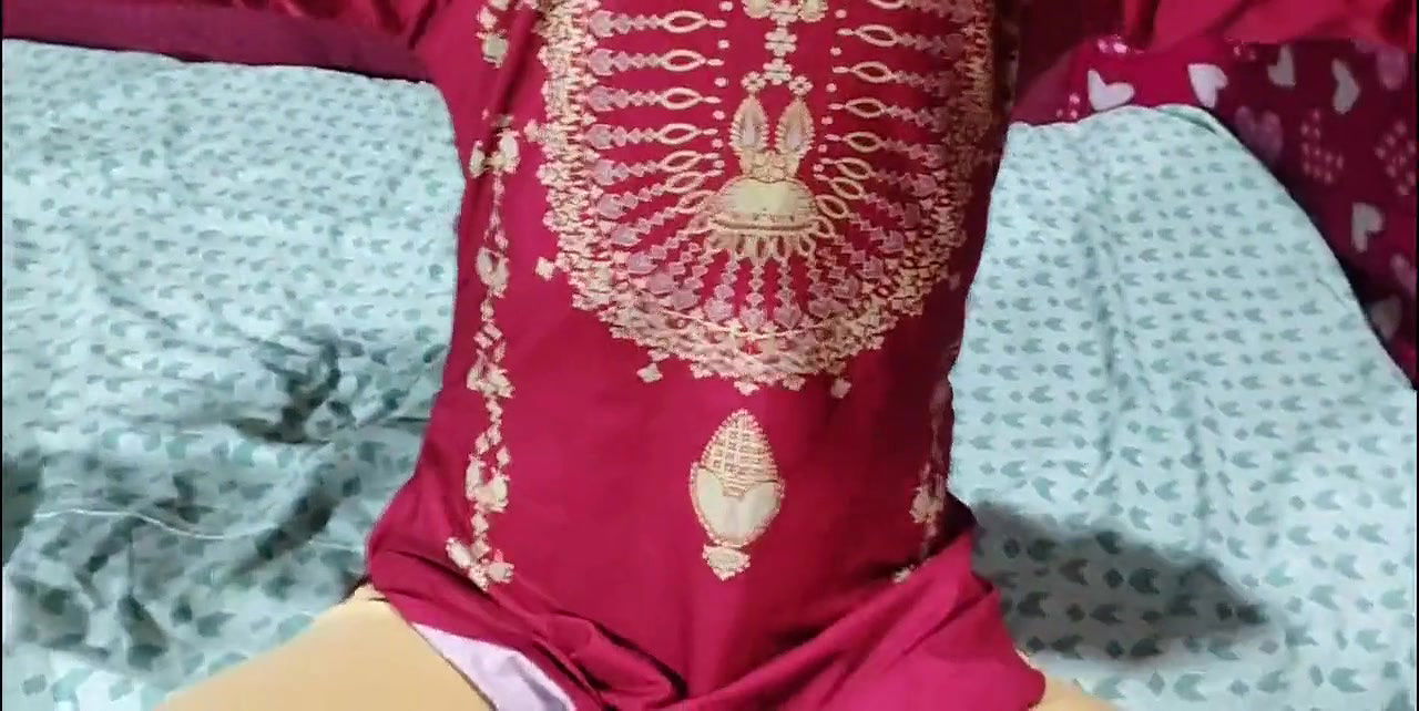 Jab mood bigda to stepsister ko hi chodne laga