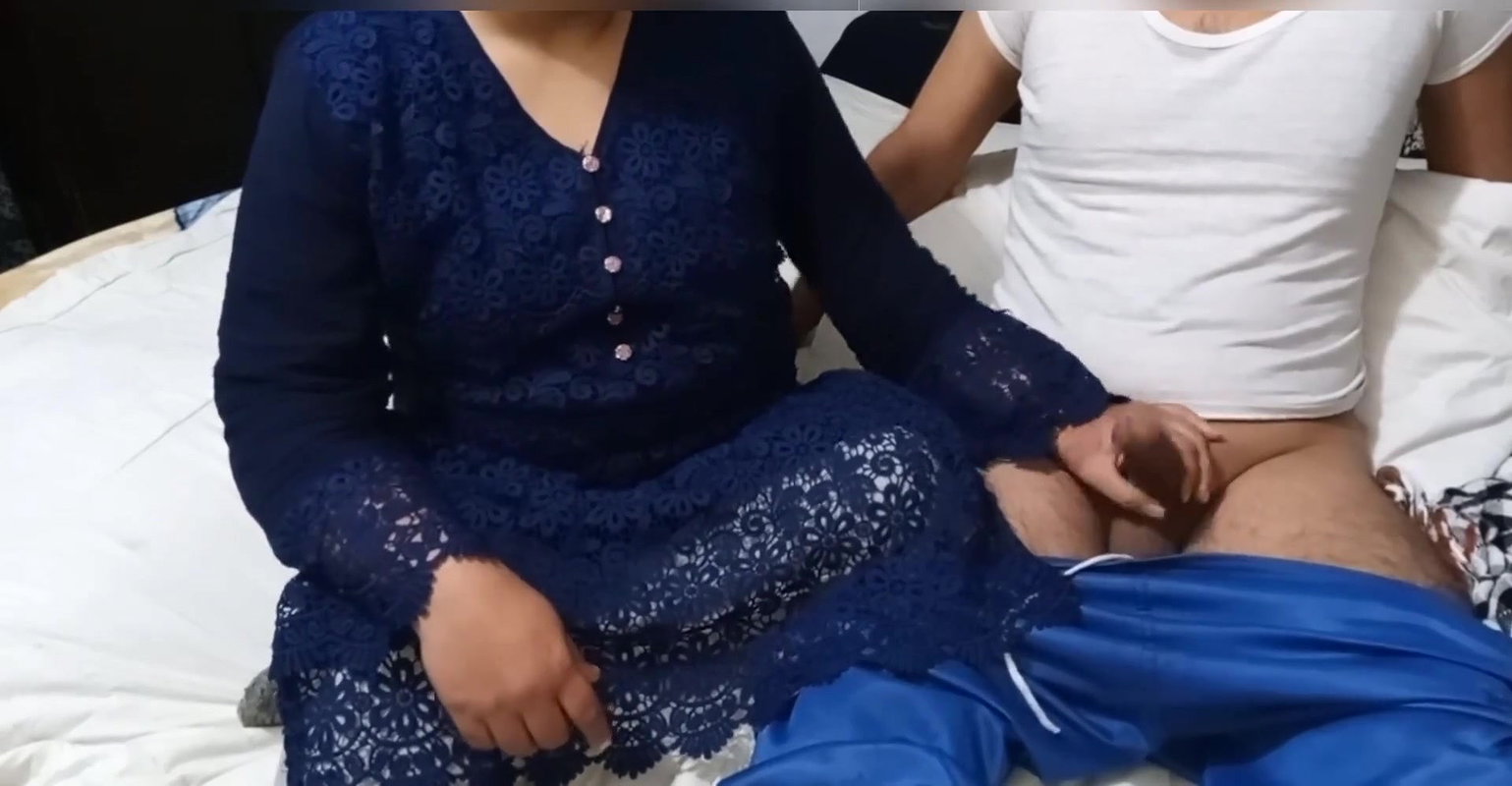 Seeing stepuncle masturbating the virgin girl became hot and said to stepuncle, let’s have sex uncle