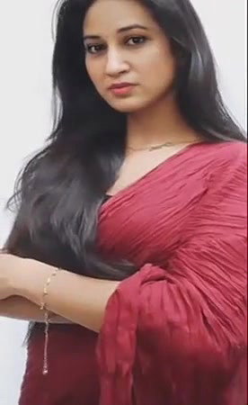 Desi Girl Showing Her Full Nude