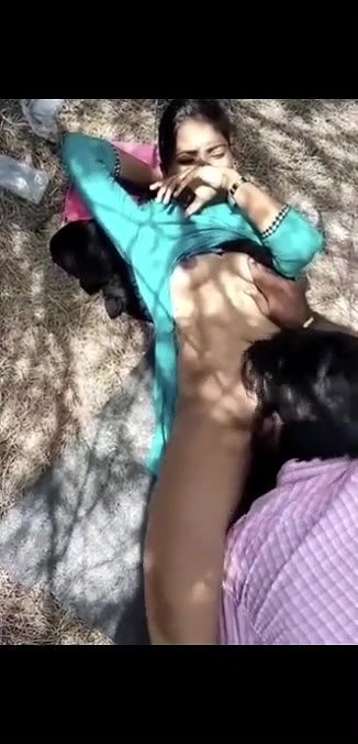 Sexy Tamil Girl Pussy Licking Outdoor By Lover 2 clip merge