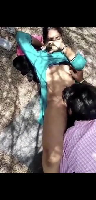 Sexy Tamil Girl Pussy Licking Outdoor By Lover 2 clip merge