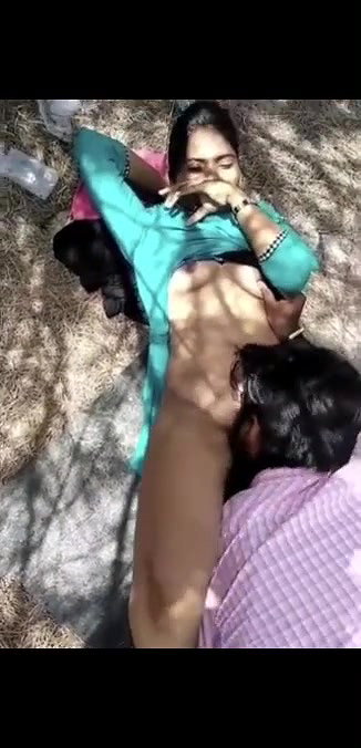 Sexy Tamil Girl Pussy Licking Outdoor By Lover 2 clip merge