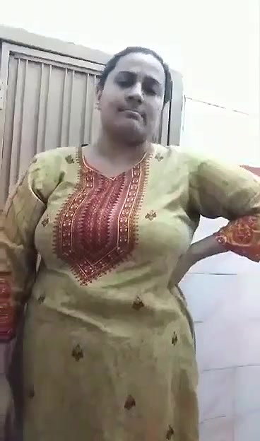 Bhabhi In Suit