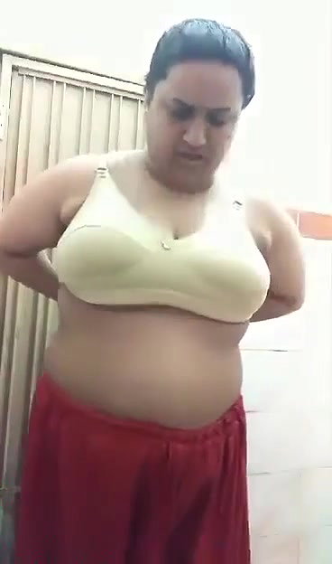 Bhabhi In Suit